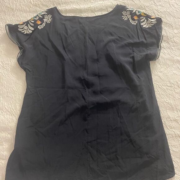 Mislook black and floral embroidered short sleeve shirt top,‎ size large - Picture 10 of 10